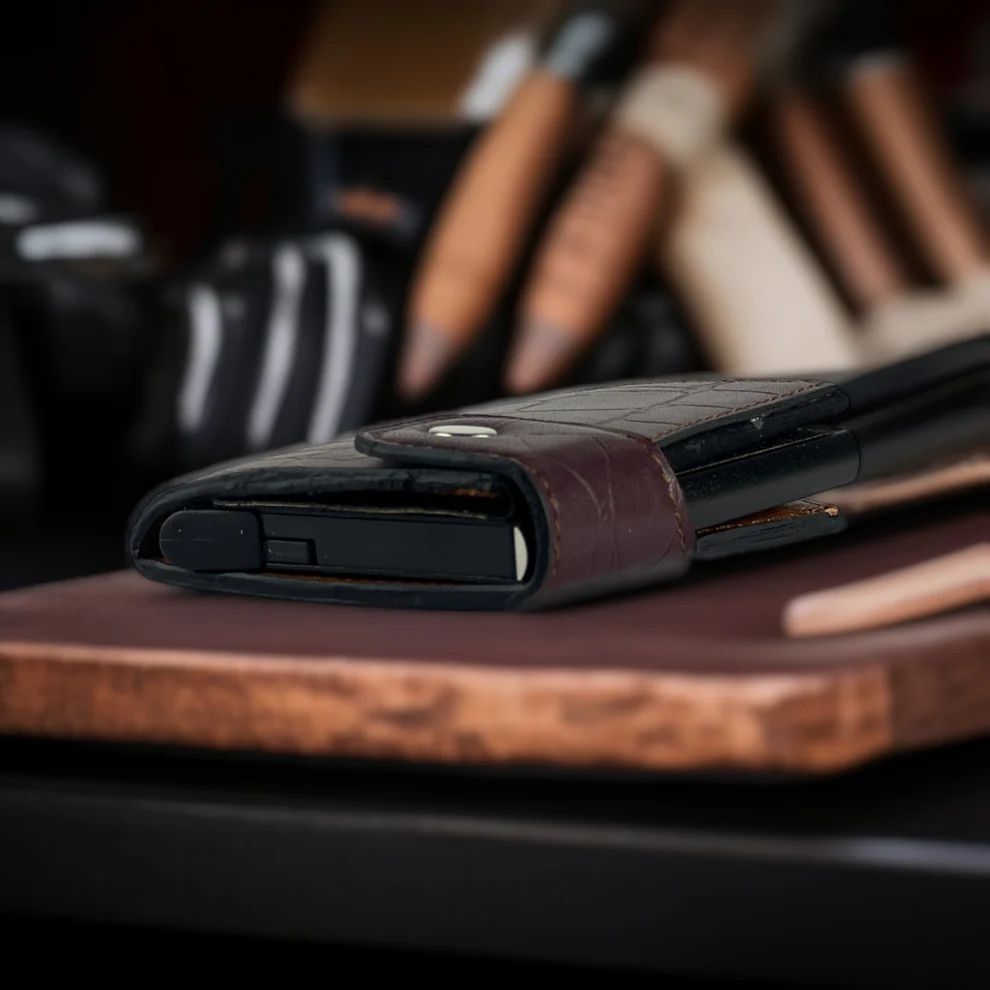 CrocPop Classic – Crocodile Leather Pop-Up Wallet| BUY 1 GET 1 FREE | ⭐️⭐️⭐️⭐️ 4.9/5 Reviews